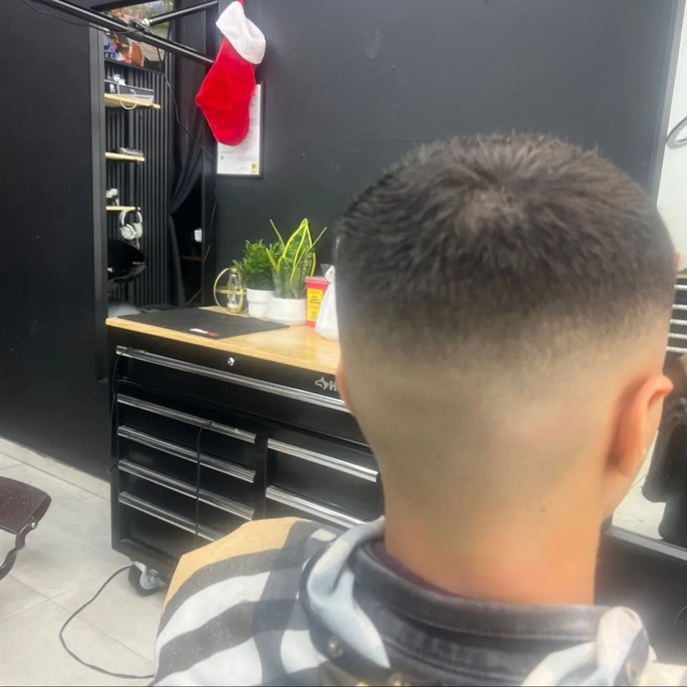 Trabajo real del portafolio de Indio Barber, pieza 14 de 25