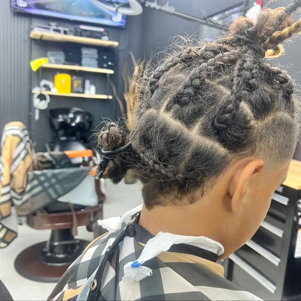 Trabajo real del portafolio de Indio Barber, pieza 17 de 25